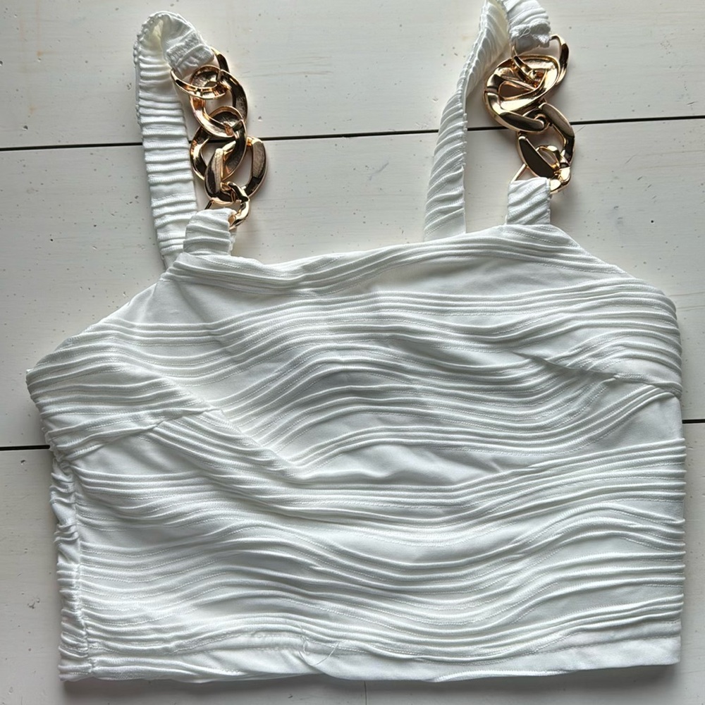 White chain top